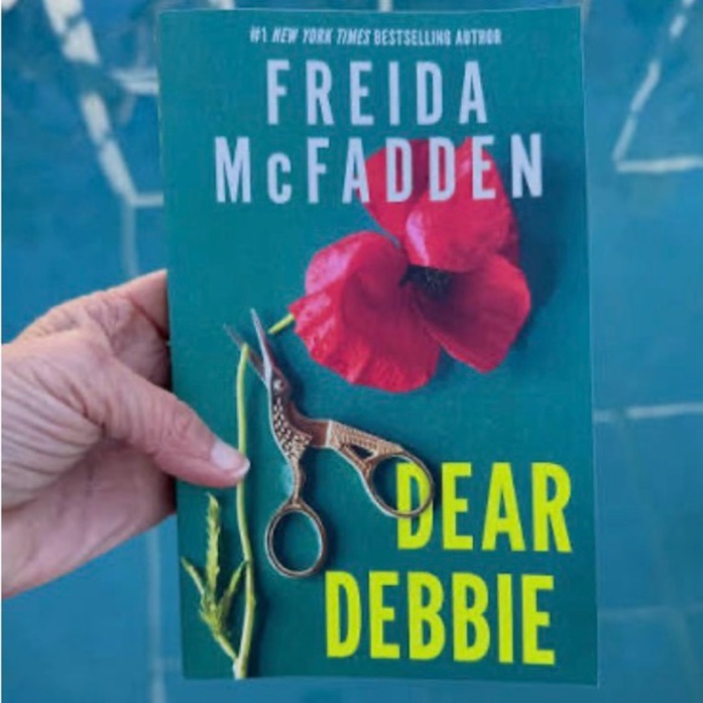 Dear Debbie - Freida McFadden